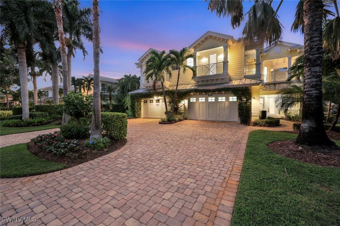 699 Fairway Ter., Naples, FL 34103