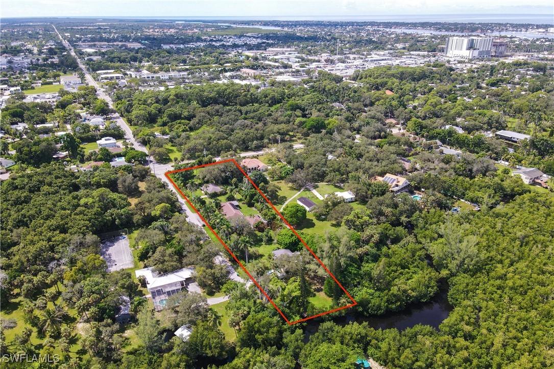 1063 Shadowlawn Dr., Naples, FL 34104