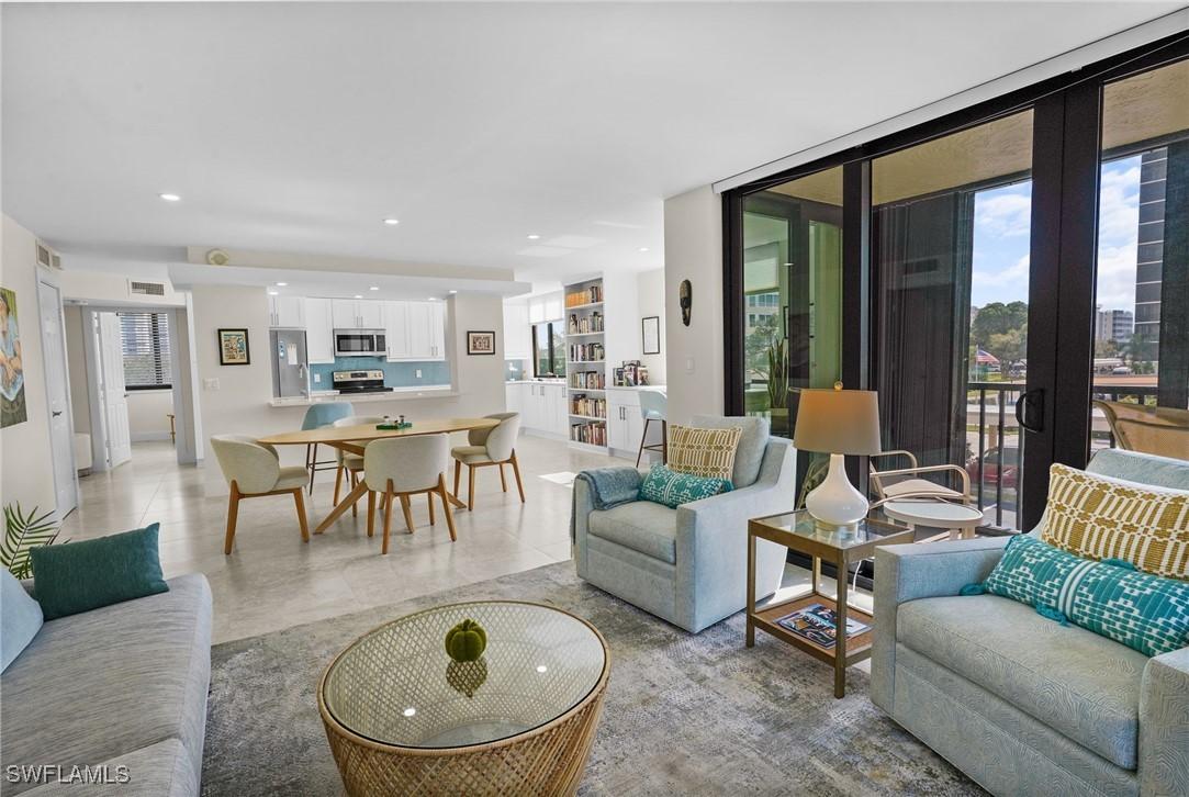 17 Bluebill Ave. #101, Naples, FL 34108
