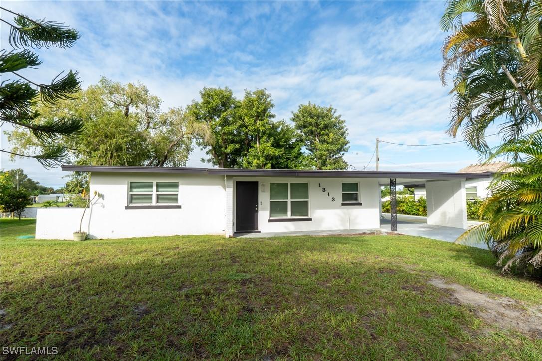 1313 Thompson St., North Fort Myers, FL 33903