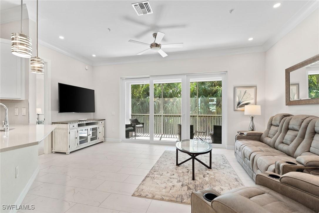 238 Indies Dr. #201, Naples, FL 34114