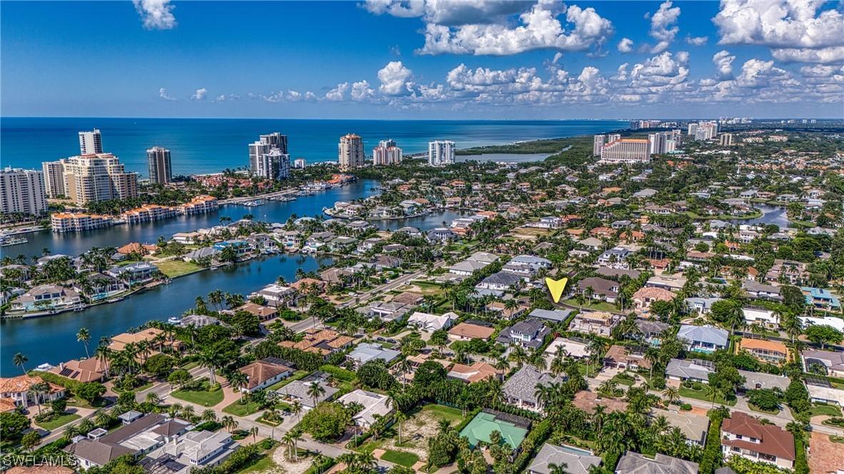 516 Neapolitan Ln., Naples, FL 34103