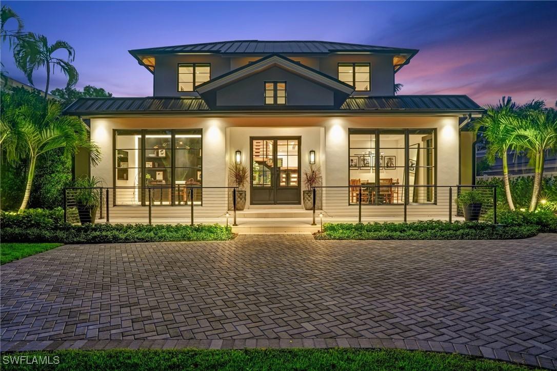 349 2nd Ave., Naples, FL 34102