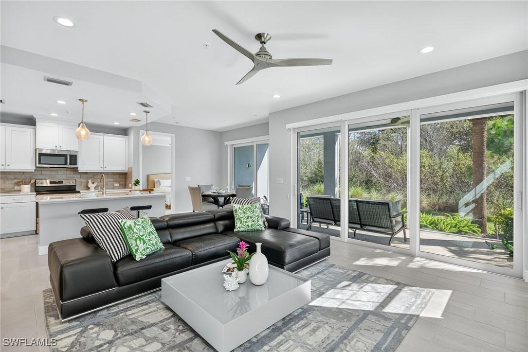 2554 Seychelles Dr. #904, Naples, FL 34112