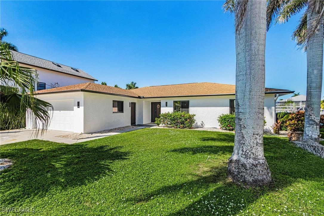 121 Jamaica Dr., Naples, FL 34113