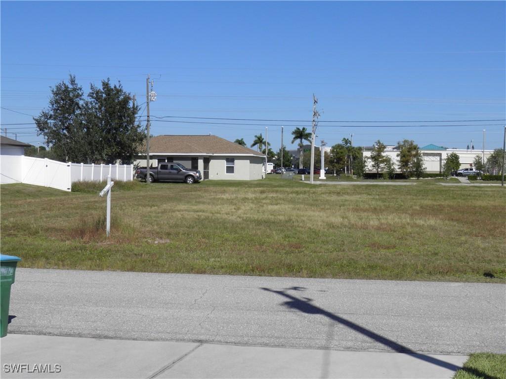 1627 NE 23rd Ter., Cape Coral, FL 33909