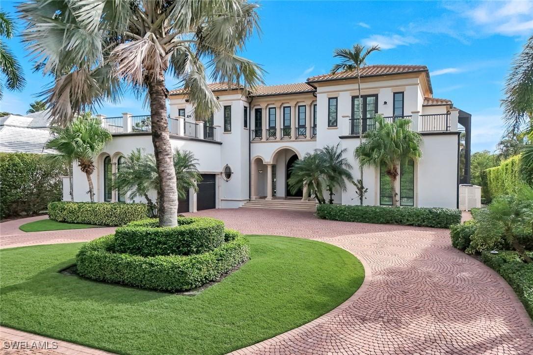 1450 Gulfstar Dr., Naples, FL 34112