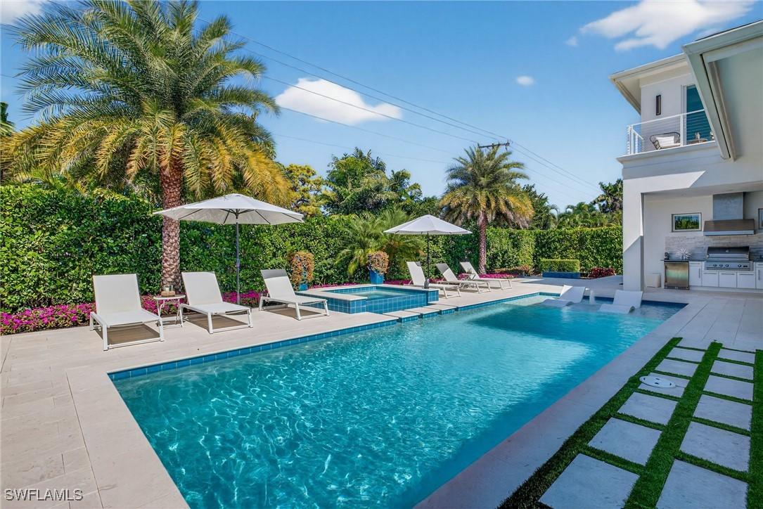 405 7th Ave., Naples, FL 34102