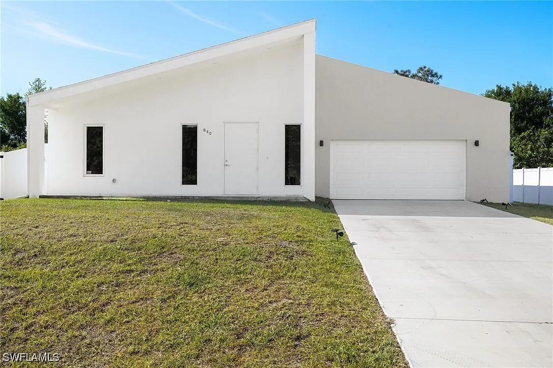 840 Carpenter St., Lehigh Acres, FL 33974