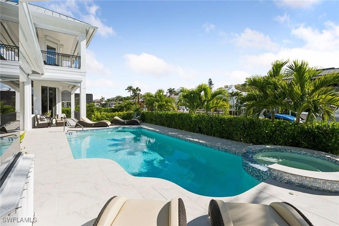 470 17th Ave., Naples, FL 34102