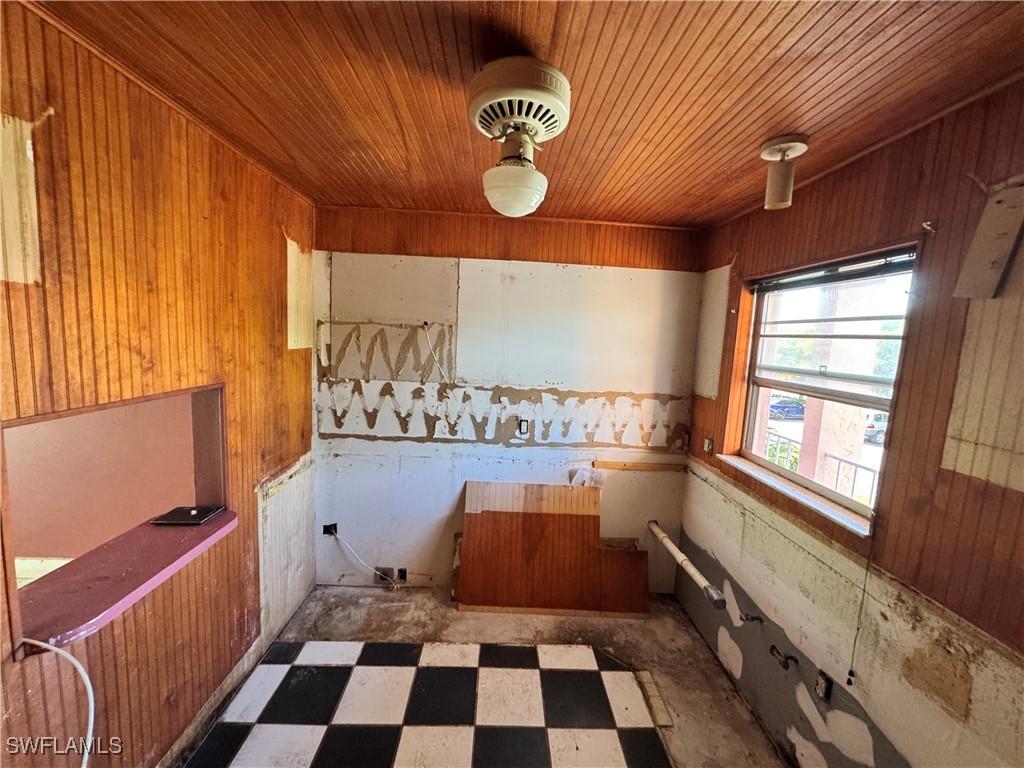 200 Turtle Lake Ct. #205, Naples, FL 34105