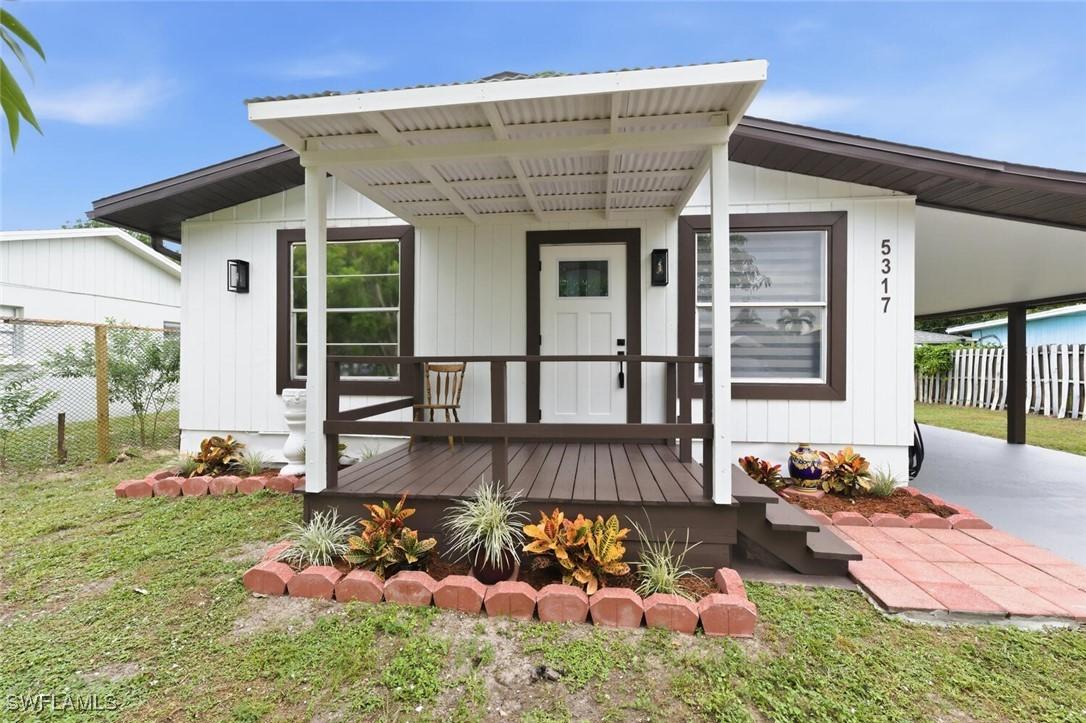 5317 Dixie Dr., Naples, FL 34113