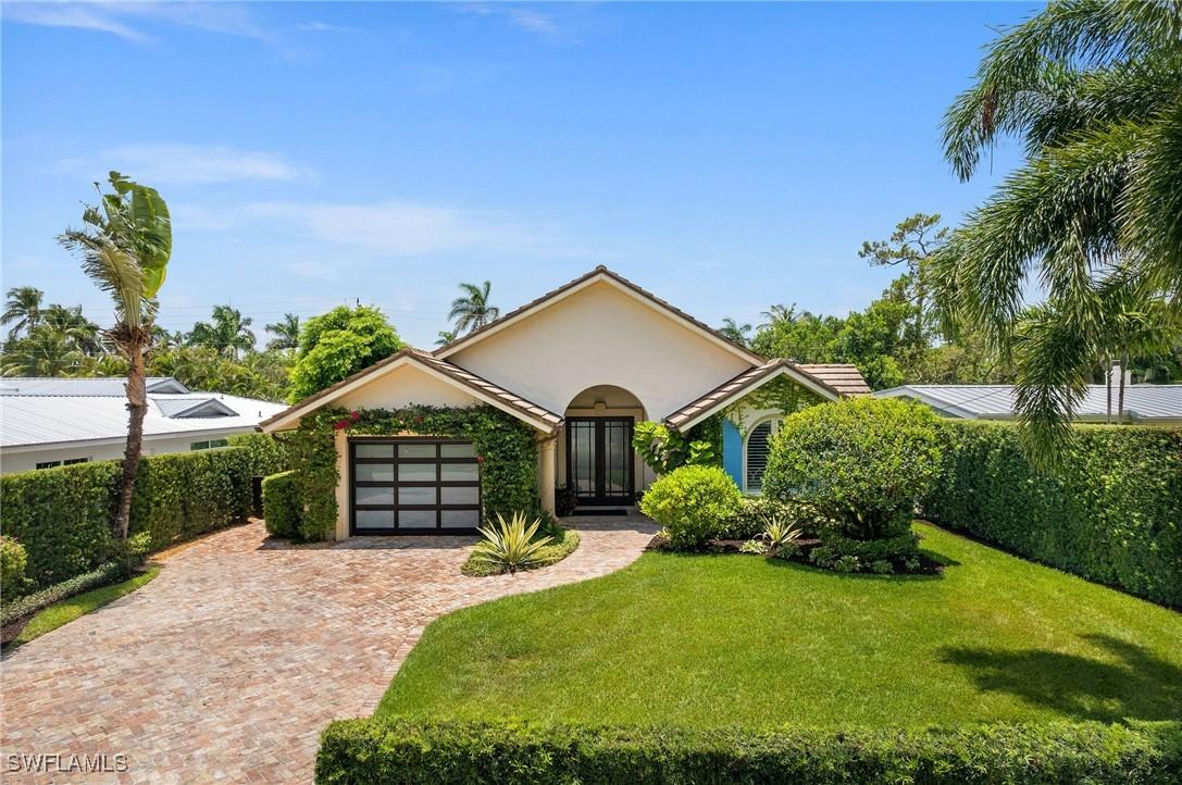 1228 Diana Ave., Naples, FL 34103