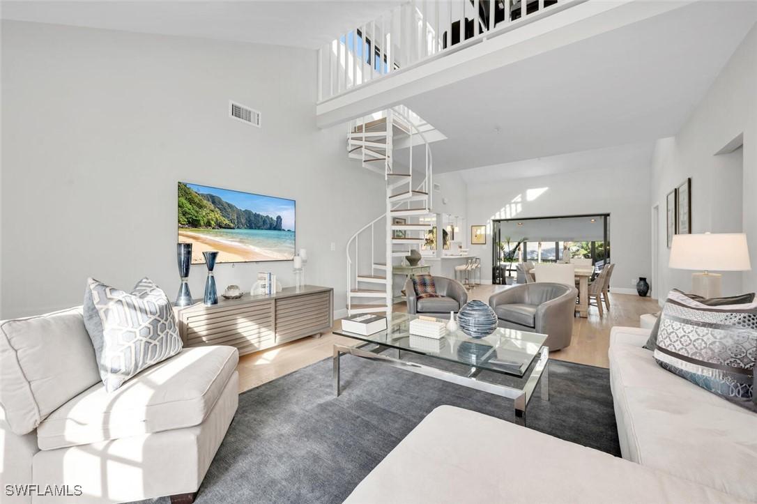 314 7th Ave. #8, Naples, FL 34102