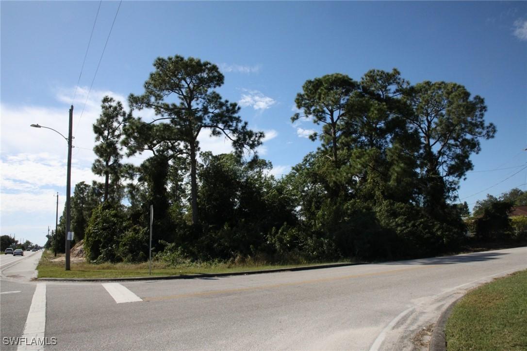209 Gunnery Rd., Lehigh Acres, FL 33971