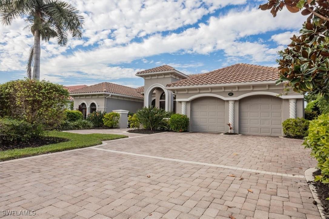 1007 Tivoli Dr., Naples, FL 34104