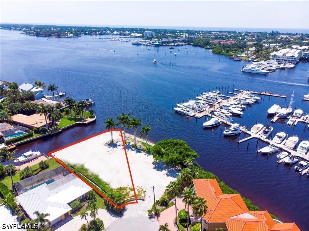 1300 Curlew Ave., Naples, FL 34102