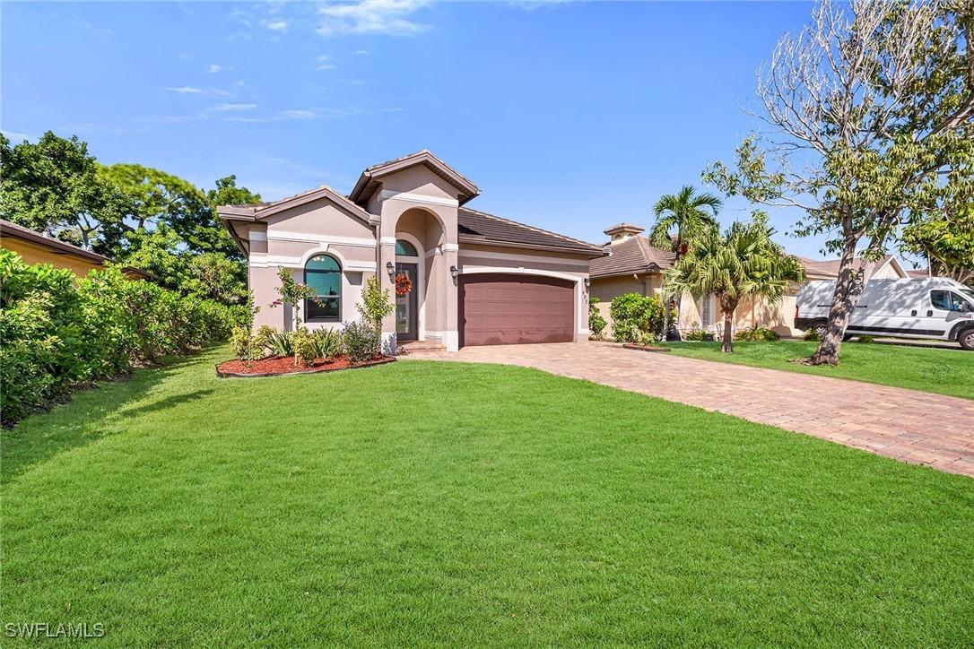 833 109th Ave., Naples, FL 34108