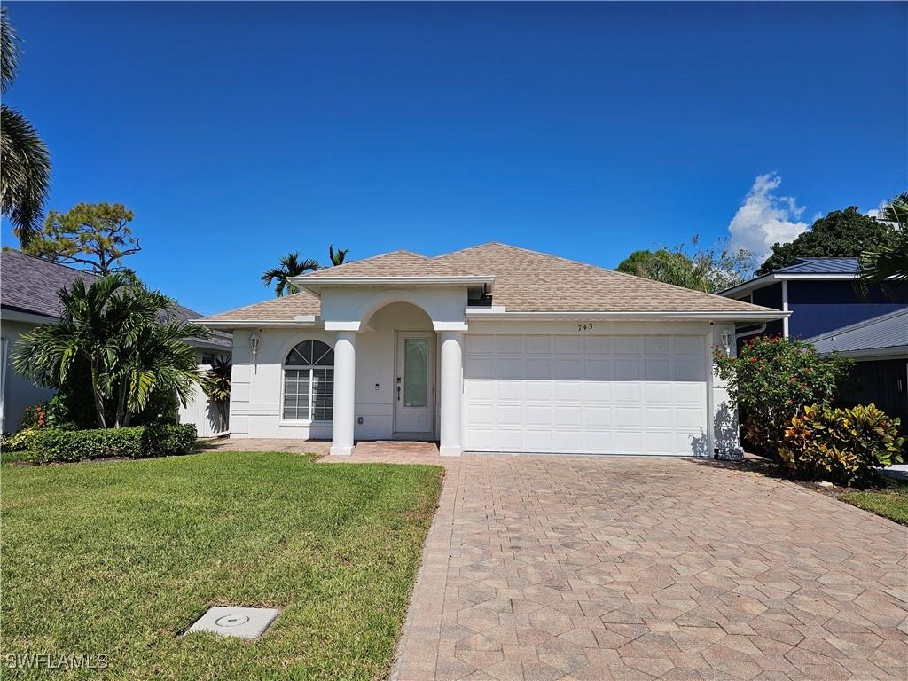 743 98th Ave., Naples, FL 34108