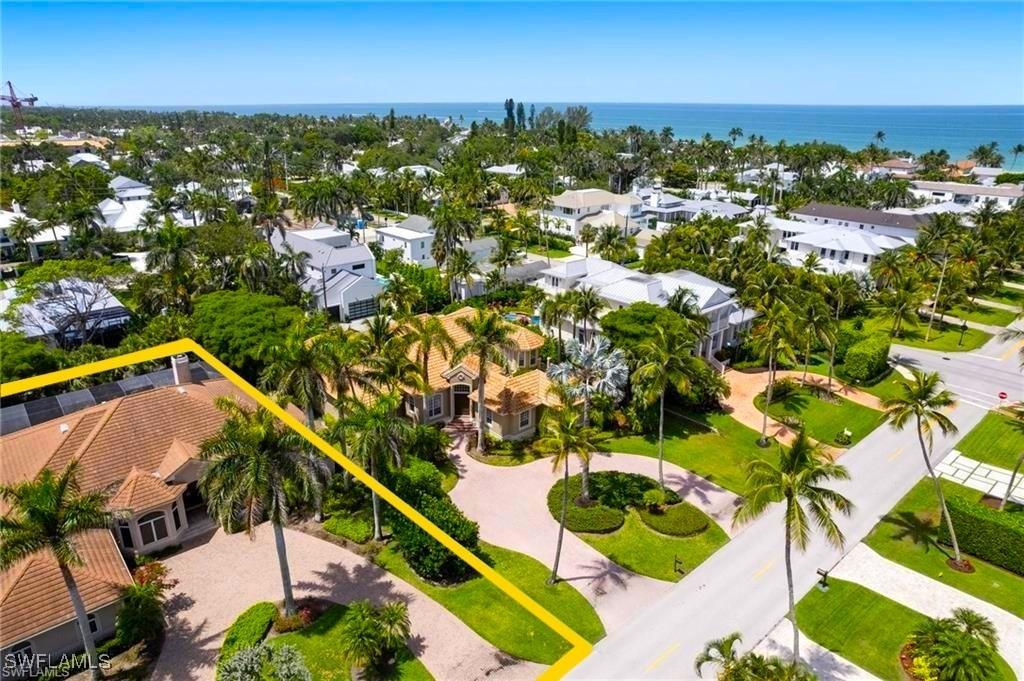 258 9th Ave., Naples, FL 34102