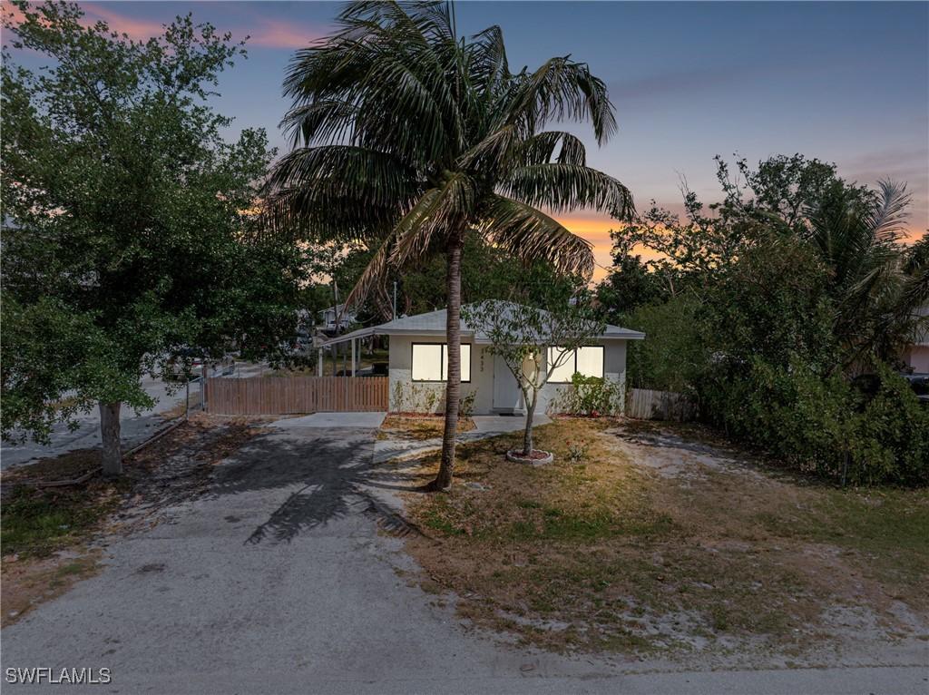 3433 Hibiscus Ave., Naples, FL 34104