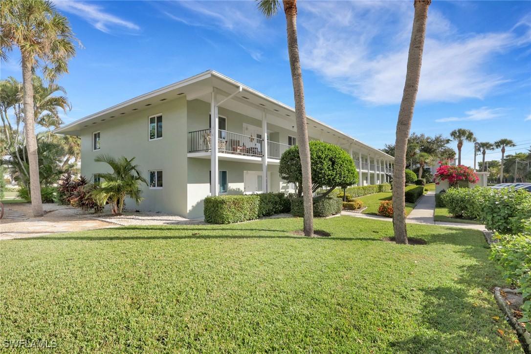 466 12th Ave., Naples, FL 34102