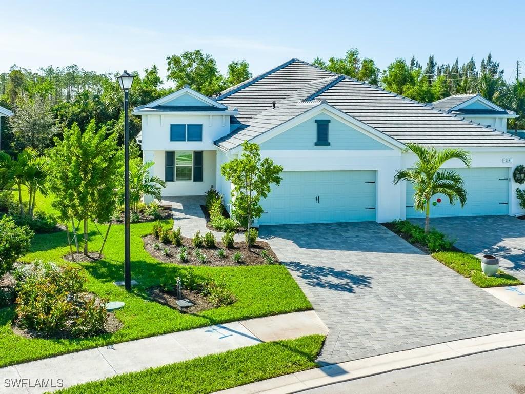 2385 Ariane Dr., Naples, FL 34112