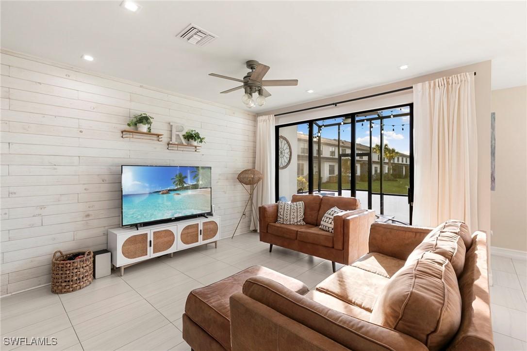 7421 Rockefeller Dr., Naples, FL 34119