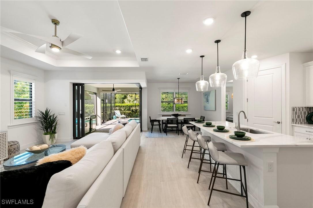 10483 Ventana Ln., Naples, FL 34120