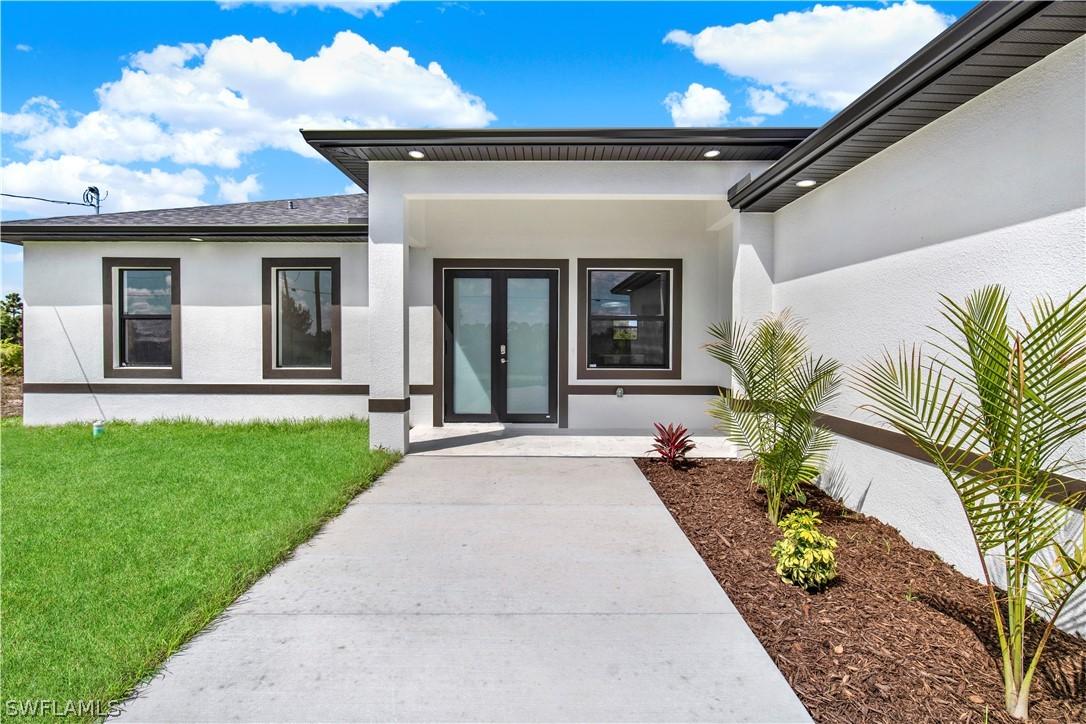 916 Manresa Ave., Lehigh Acres, FL 33974