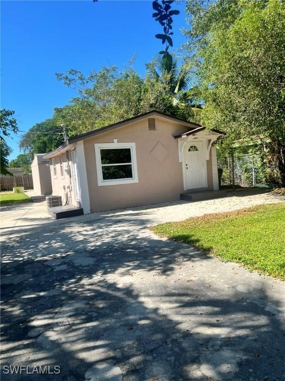 2480 Andrew Dr., Naples, FL 34112
