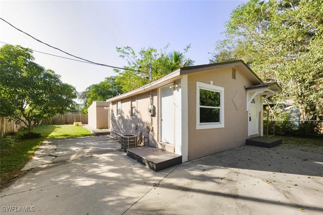 2480 Andrew Dr., Naples, FL 34112