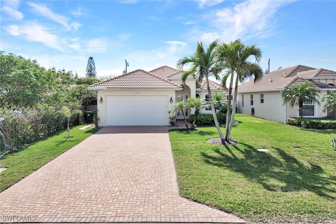 684 98th Ave., Naples, FL 34108