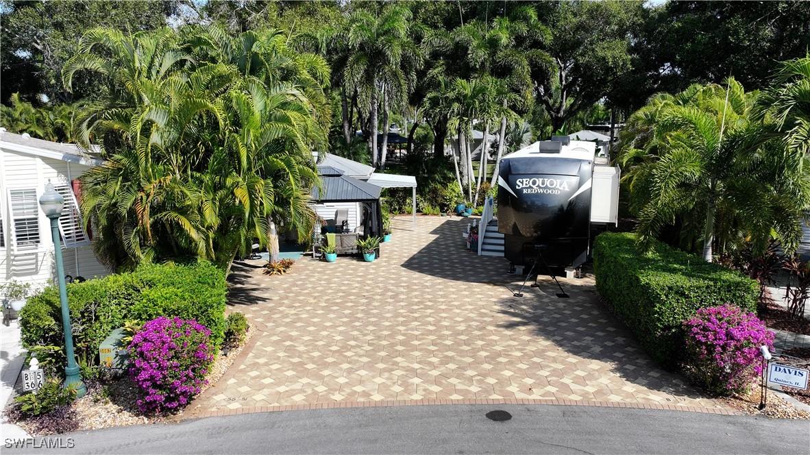 5651 Maplewood Ct., Fort Myers, FL 33905