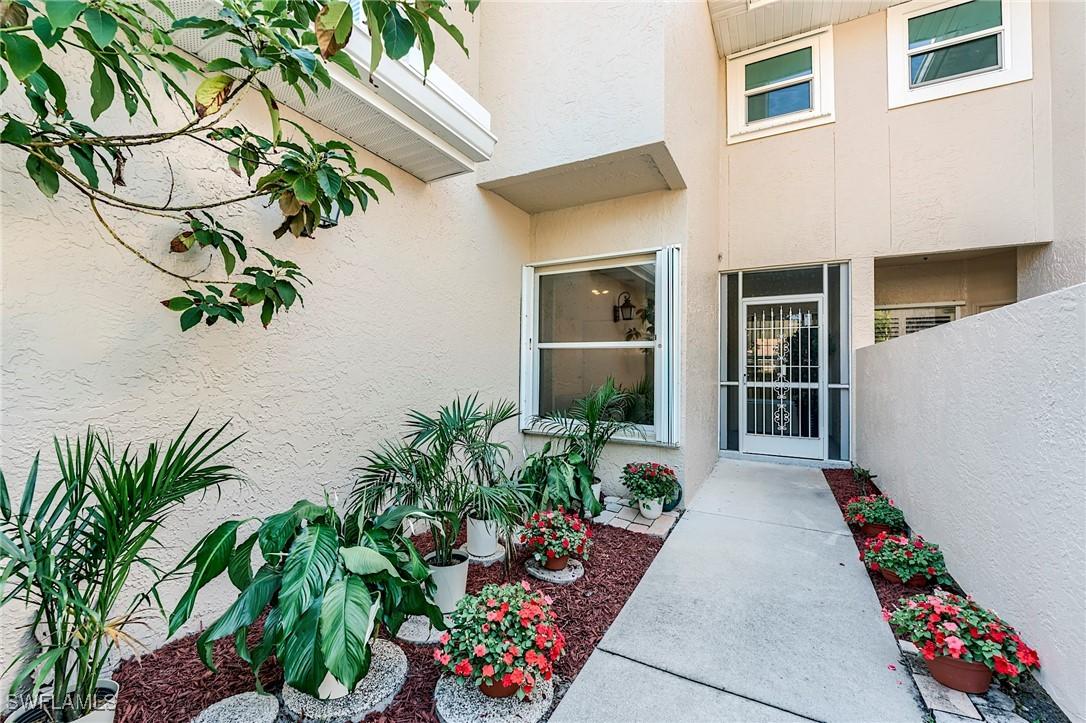 419 Emerald Bay Cir. #B6, Naples, FL 34110
