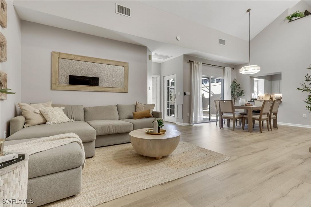 4536 Court Way #19D, Naples, FL 34109