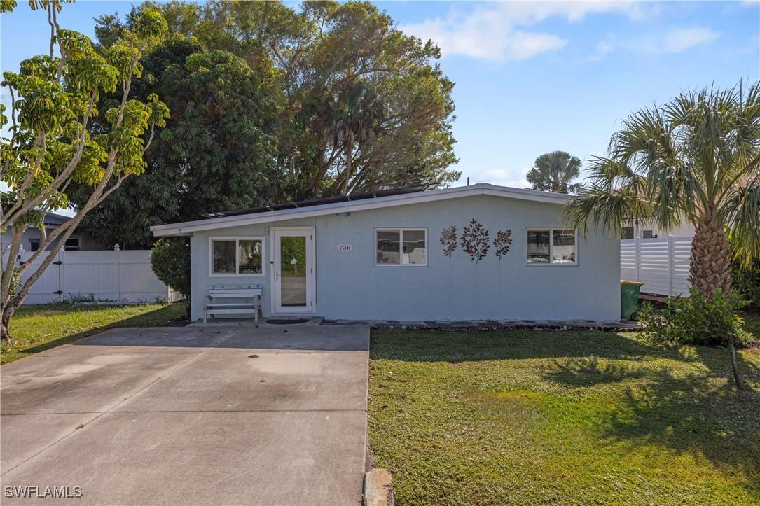 736 92nd Ave., Naples, FL 34108