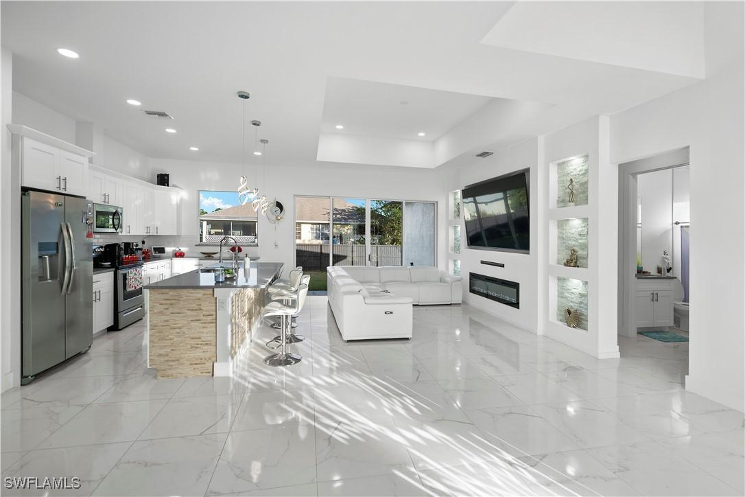 453 Lillon Ave., Lehigh Acres, FL 33974