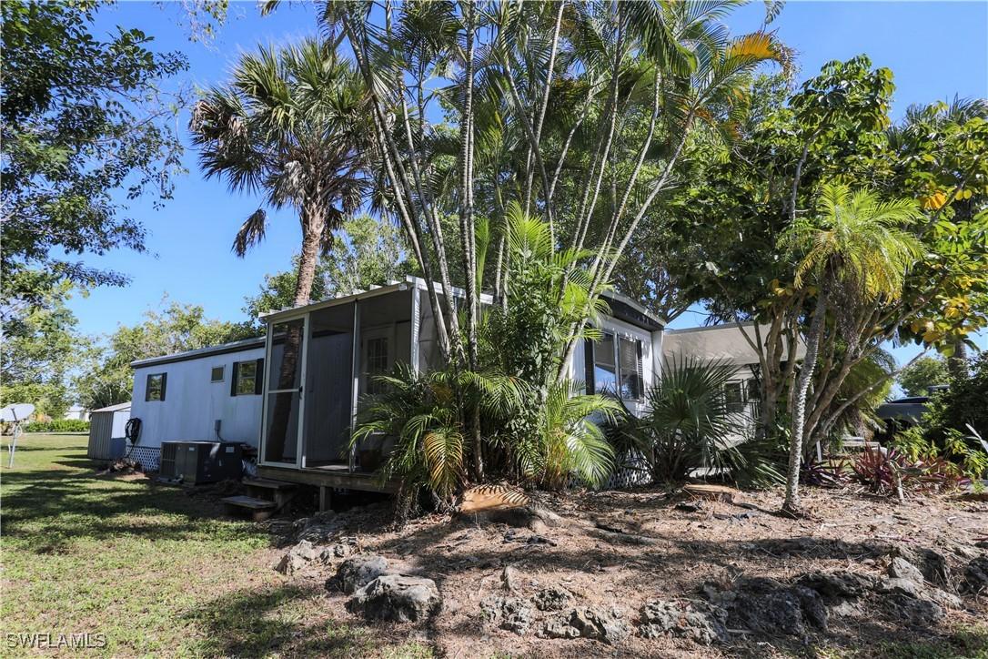 893 Manatee Rd., Naples, FL 34114