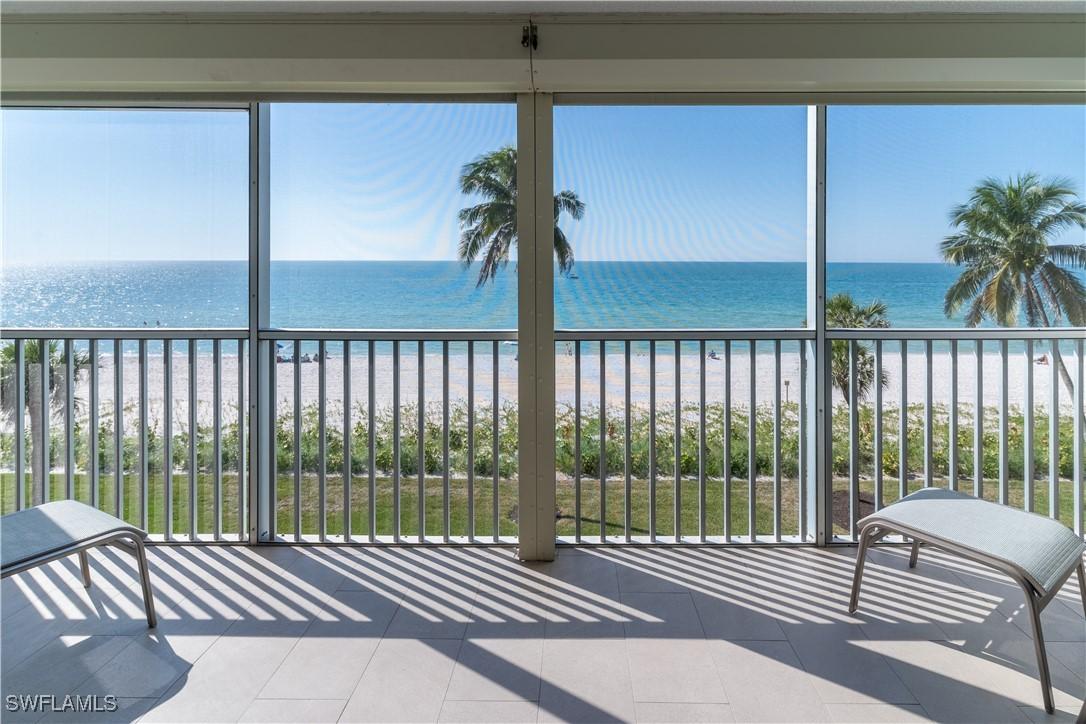 10691 Gulf Shore Dr. #400, Naples, FL 34108