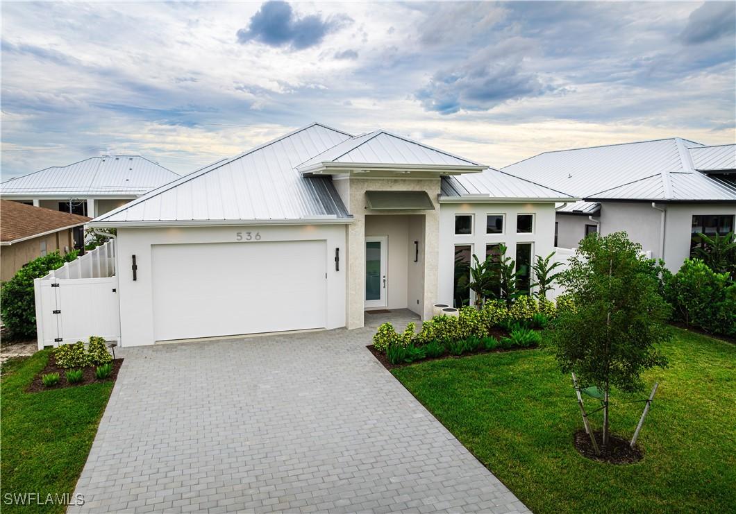 536 107th Ave., Naples, FL 34108