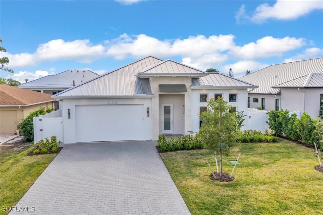 536 107th Ave., Naples, FL 34108