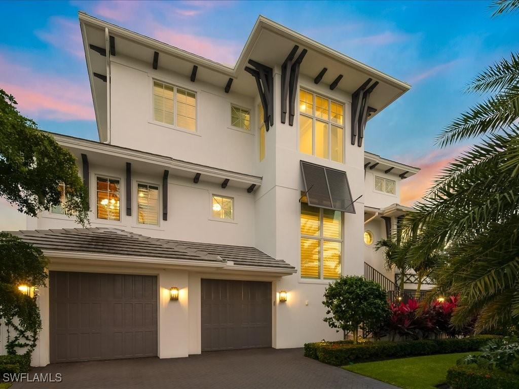 360 Heron Ave., Naples, FL 34108