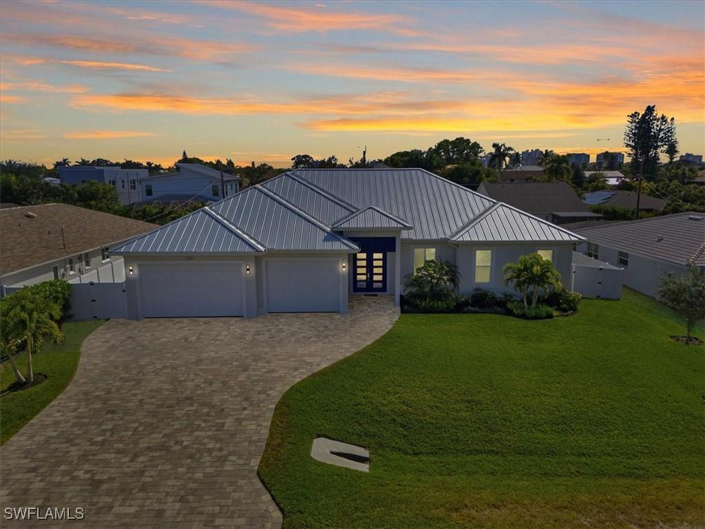 526 104th Ave., Naples, FL 34108