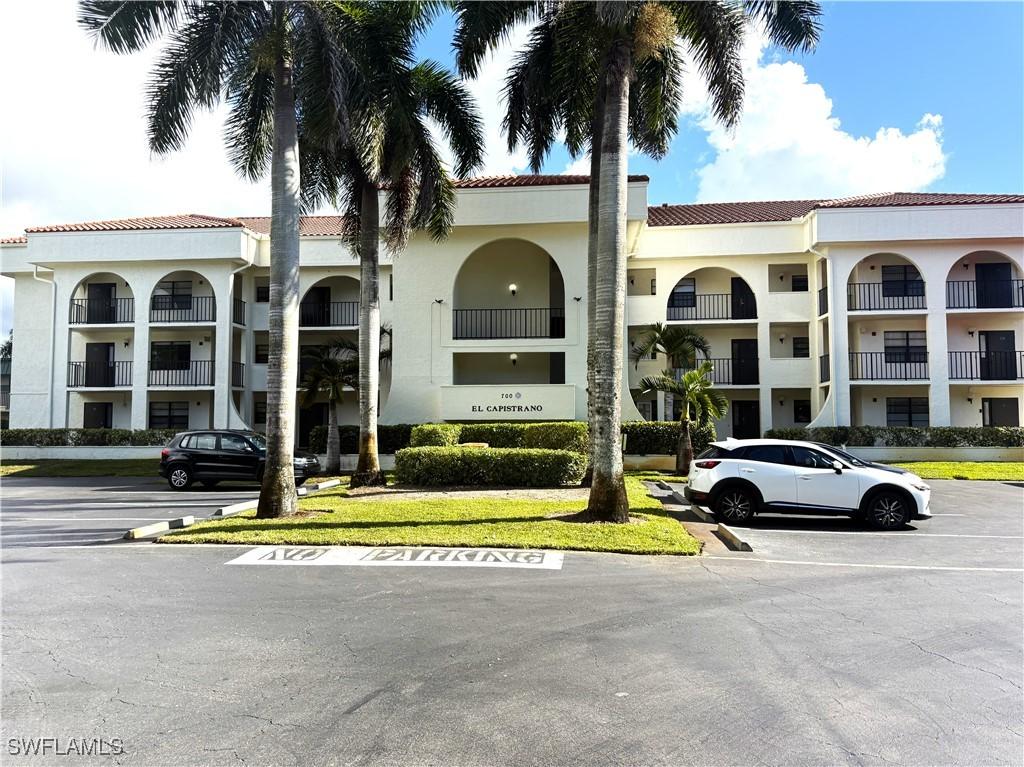 700 Valley Stream Dr. #303, Naples, FL 34113