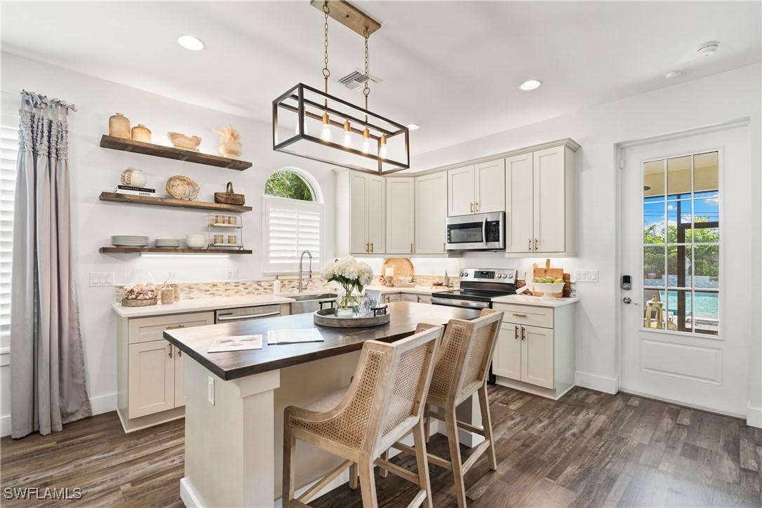 3060 Woodside Ave., Naples, FL 34112