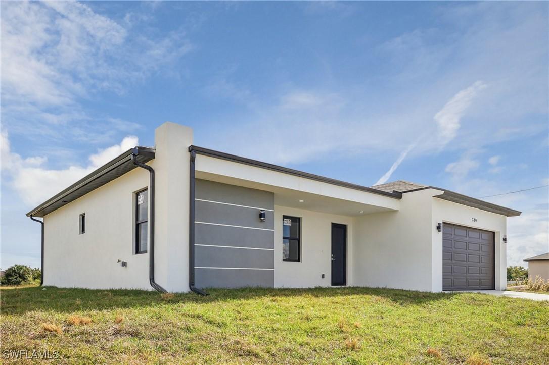 379 Pennfield Ave., Lehigh Acres, FL 33974