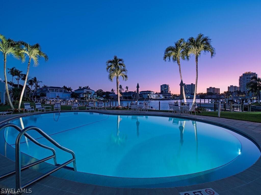 400 Park Shore Dr. #102, Naples, FL 34103