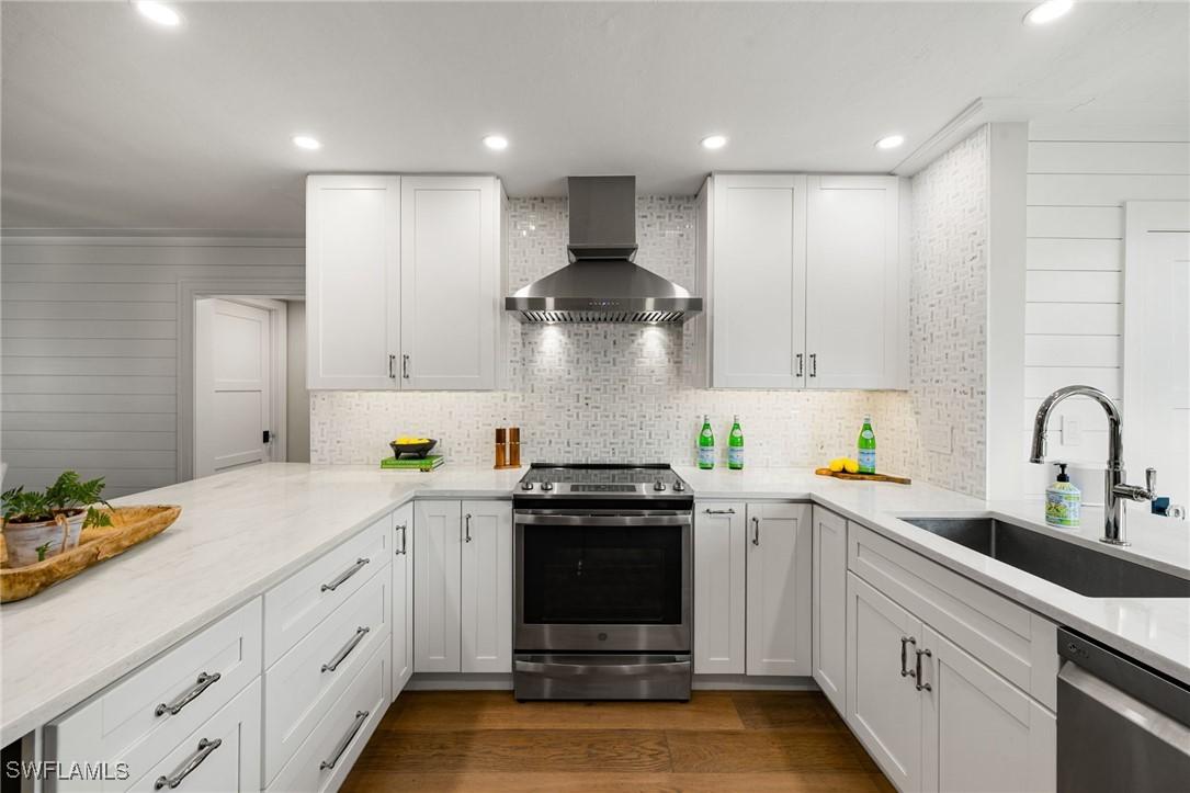 3135 Riviera Dr. #B205, Naples, FL 34103