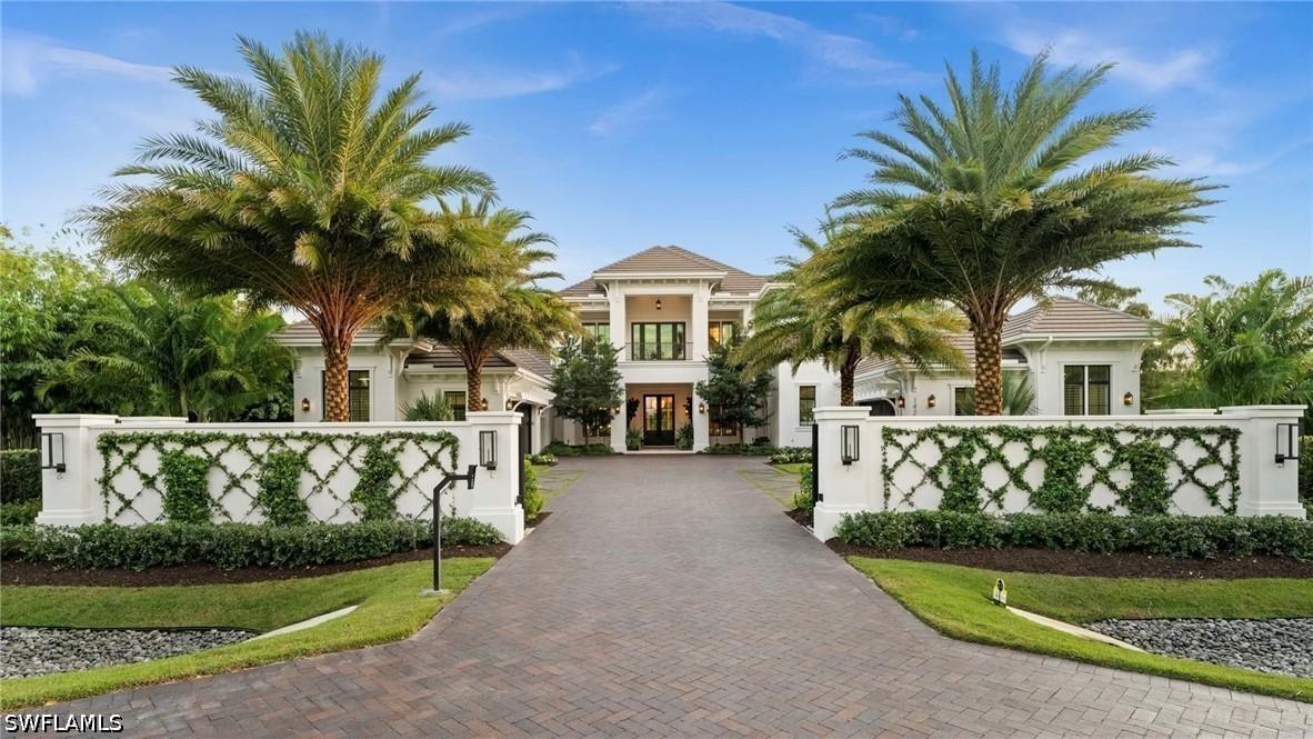 142 Eugenia Dr., Naples, FL 34108